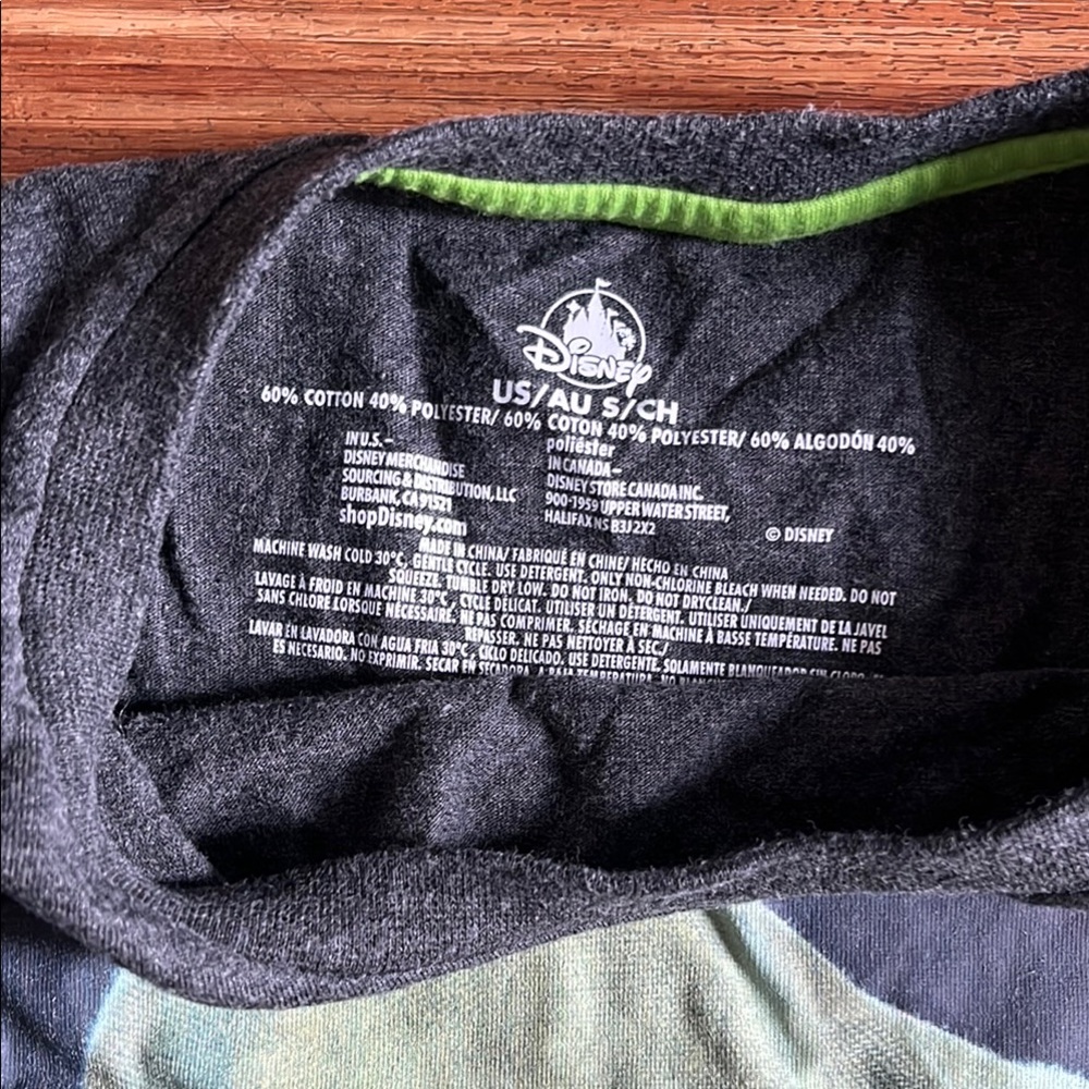 Encanto tee shirt - Picture 2 of 2